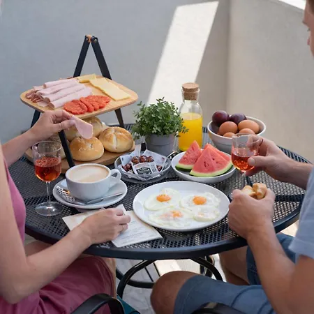 Eight By A Lejlighed