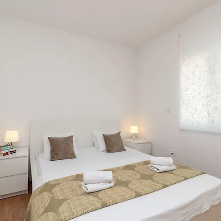 库兹马尼克别墅公寓 * 特罗吉尔