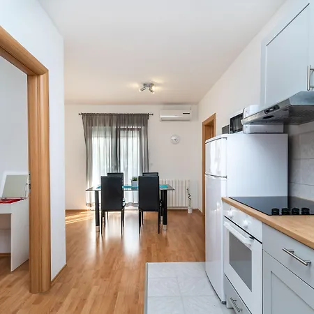 库兹马尼克别墅公寓 * 特罗吉尔